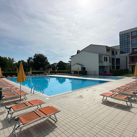 Villaggio Luna Swimmingpool- Agenzia Cocal Caorle Buitenkant foto