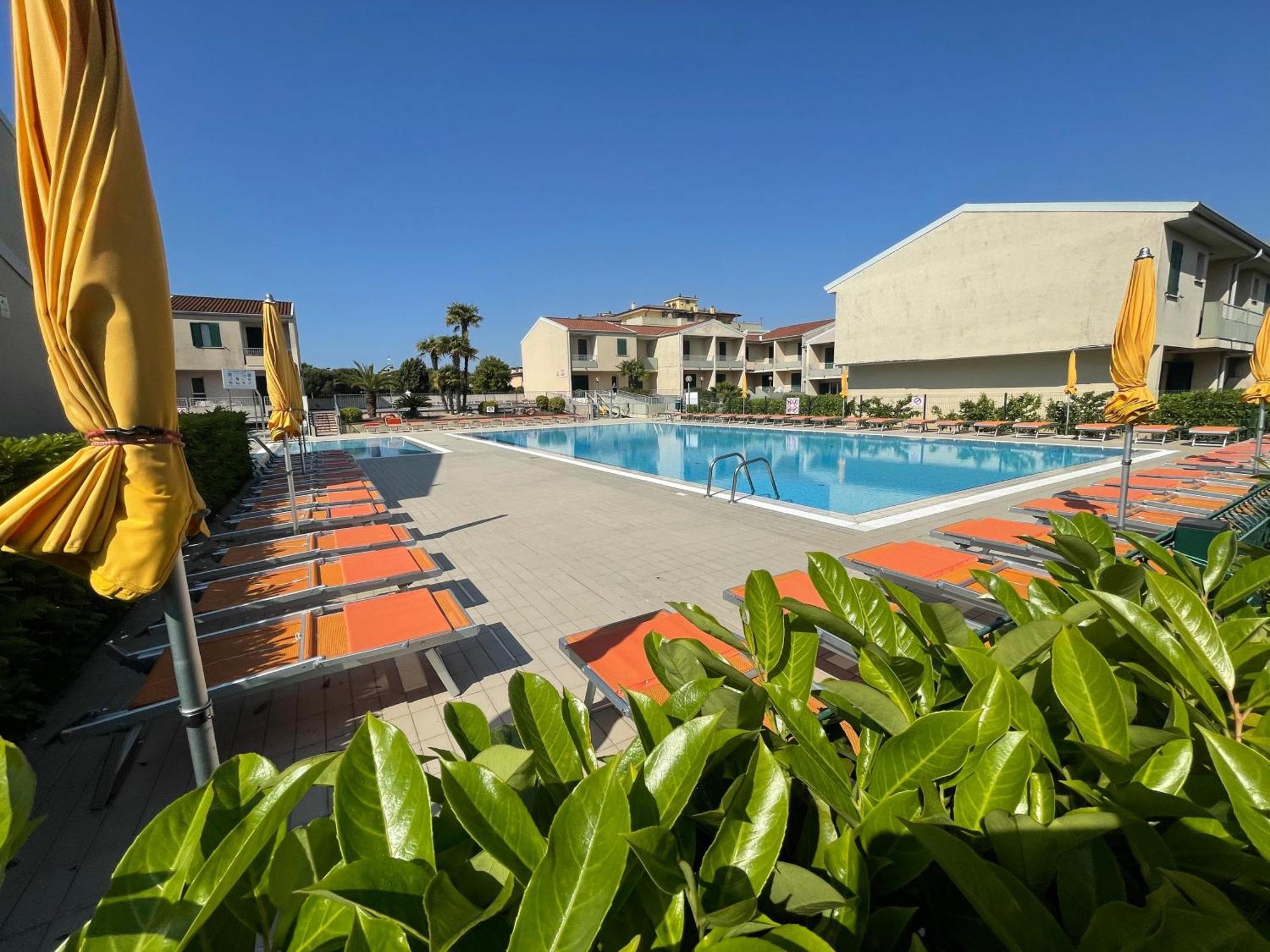 Villaggio Luna Swimmingpool- Agenzia Cocal Caorle Buitenkant foto