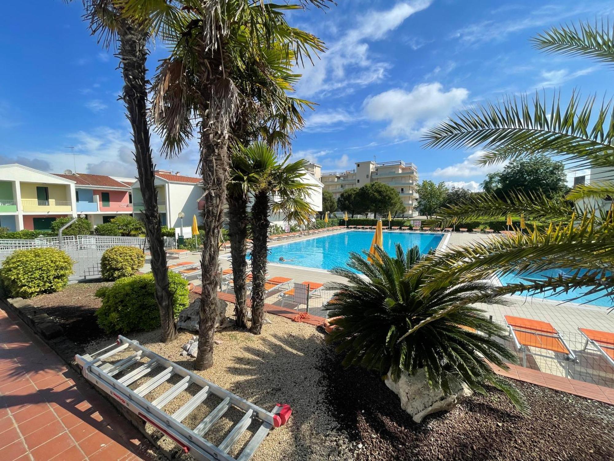Villaggio Luna Swimmingpool- Agenzia Cocal Caorle Buitenkant foto