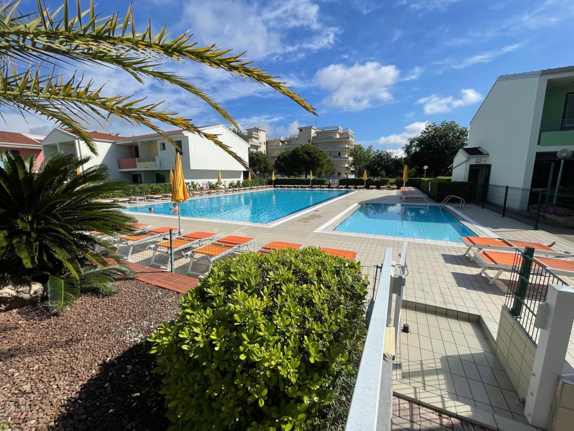 Villaggio Luna Swimmingpool- Agenzia Cocal Caorle Buitenkant foto